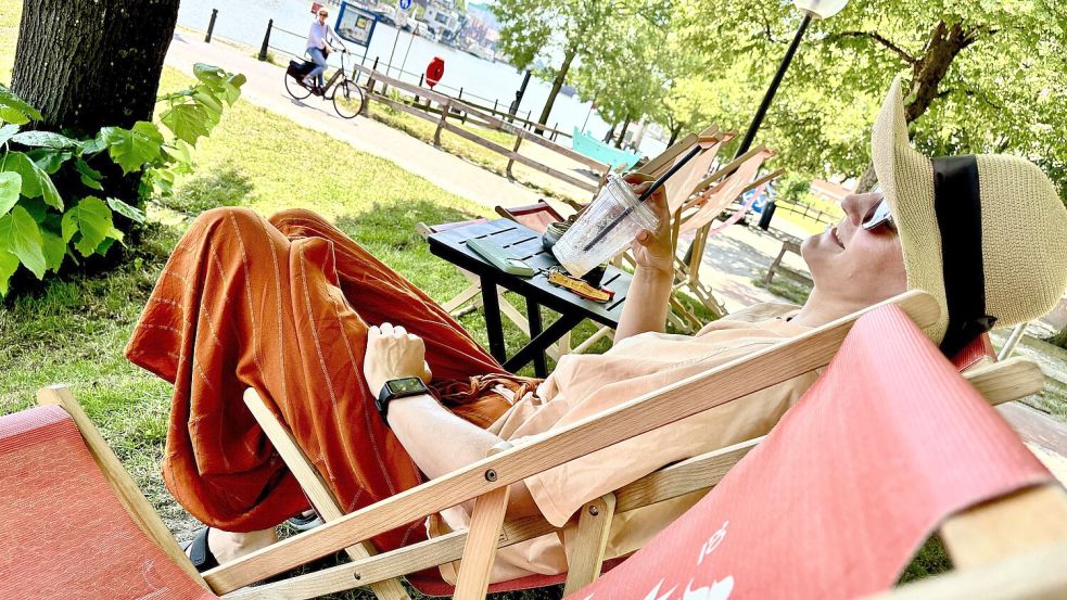 Am Freitag war es in Ostfriesland draußen höchstens im Schatten und mit kühlem Getränk aushaltbar. Foto: Klaus Ortgies