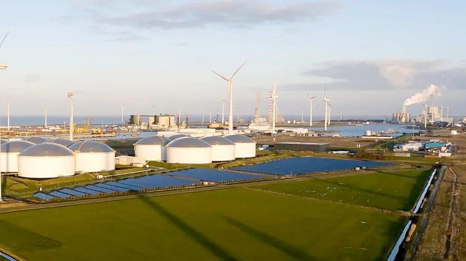 Bisher werden in Eemshaven unter anderem Wind-, Solar- und Kohleenergie gewonnen. Archivfoto: Westend61/Imago Images