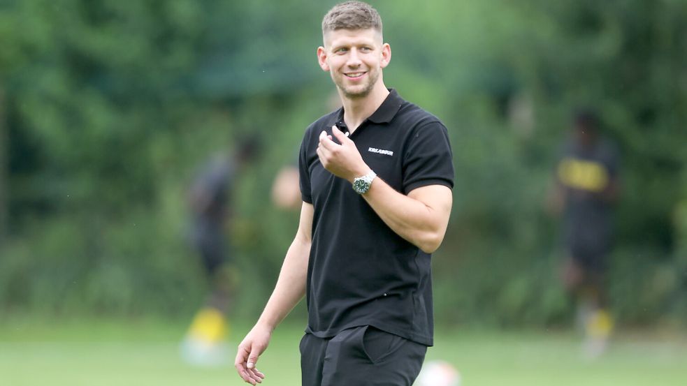 SVW-Trainer Max Beccard war mit dem Auftritt seiner Mannschaft zufrieden. Foto: Jens Doden, Emden