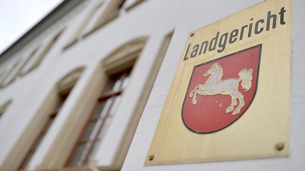 Ein 21-jähriger Mann muss sich wegen einer mutmaßlichen Messerattacke vor dem Landgericht Aurich verantworten. Symbolfoto: Klaus Ortgies