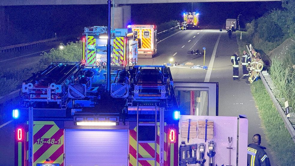 Neben der Polizei wurden auch die Feuerwehren Uplengen-Mitte, Uplengen-Süd und Apen sowie der Rettungsdienst alarmiert. Foto: Feuerwehr