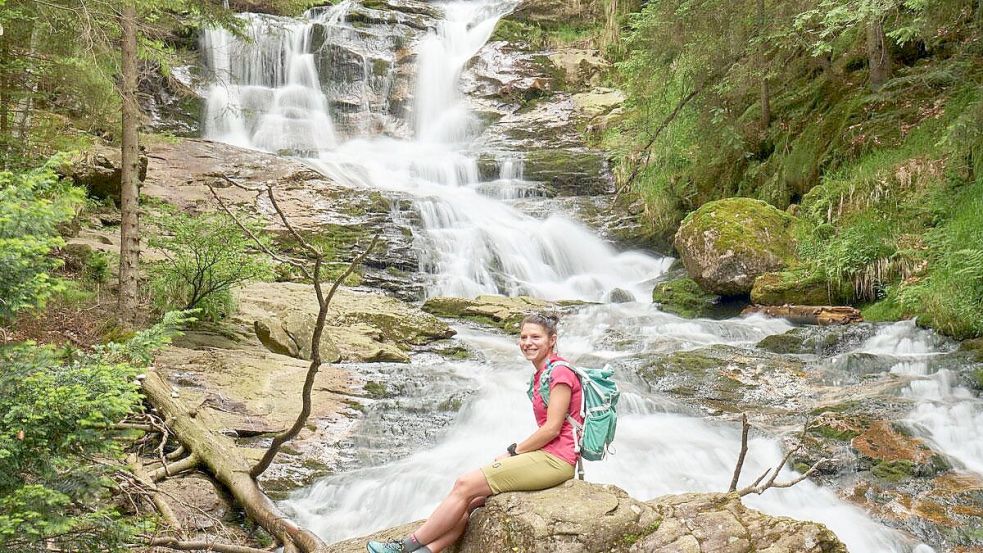Die Rißlochwasserfälle sind die höchsten Wasserfälle des Bayerischen Waldes. Insgesamt 55 Meter rauscht das Wasser über mehrere Kaskaden hinunter und kann dabei bestens von den Wanderern auf dem Wilde-Wasser-Weg in Bodenmais beobachtet werden. Foto: Woidlife Photography