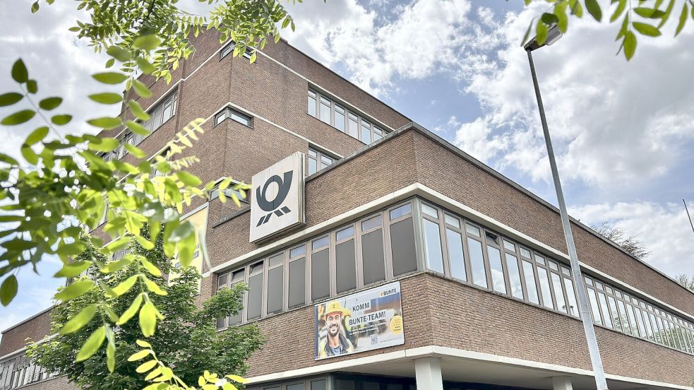 Das Postgebäude in Leer stammt aus den 1970er Jahren. Foto: Klaus Ortgies/Archiv