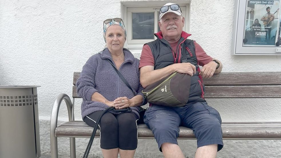 Brigitte und Burkhard Eppig aus Aschaffenburg kommen erst seit Kurzem nach Borkum. Foto: Beve Loose