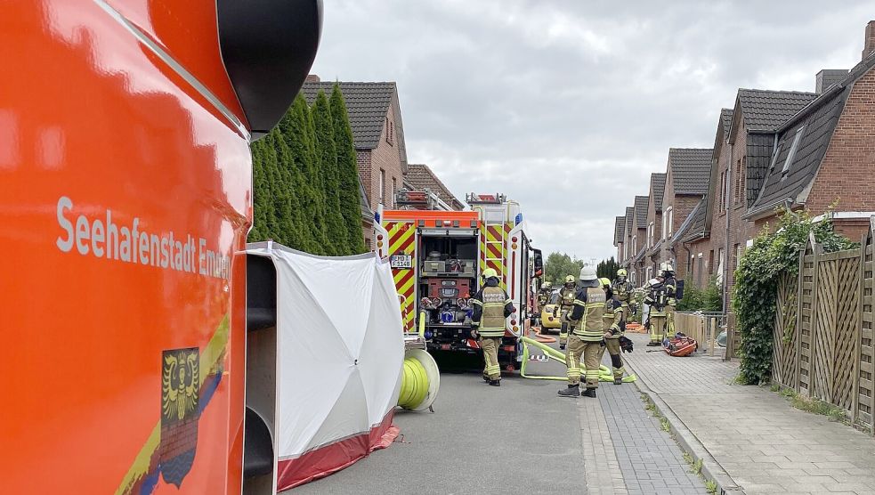 Einsatz für die Feuerwehr: In Transvaal brach ein Feuer in einem Reihenhaus aus. Foto: Feuerwehr Emden