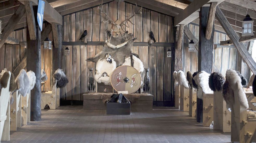 Der Thron im Walhalla bleibt leer: Friedel und Gerold Klaaßen möchten nach dem Insolvenzantrag nicht mehr in der Öffentlichkeit stehen. Ihr Wikinger-Restaurant in Großefehn bleibt dauerhaft geschlossen. Foto: Privat