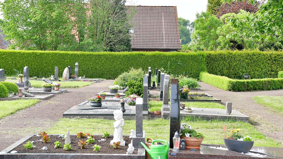 Blick auf den Neuen Friedhof in Hinte: Die Nutzung der Kapelle ging zuletzt deutlich zurück. Jetzt hat die Gemeinde reagiert. Fotos: Heinz Wagenaar/Archiv