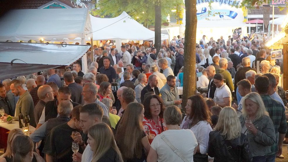 Das Weinfest erfreut sich in Moormerland großer Beliebtheit. Foto: Jan Rehaag