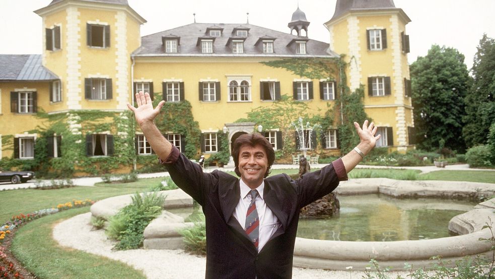 Schlagersänger Roy Black Anfang der 1990er Jahre. Sein Sohn Torsten Höllerich zieht laut „Bild“ demnächst nach Emden. Foto: Istvan Bajzat/dpa