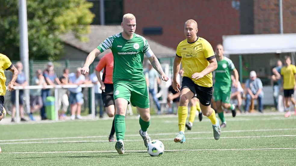 Luca Wendeling (am Ball) und Eintracht Ihlow feierten einen Start nach Maß gegen Middels. Foto: Jens Doden/ Blomberg