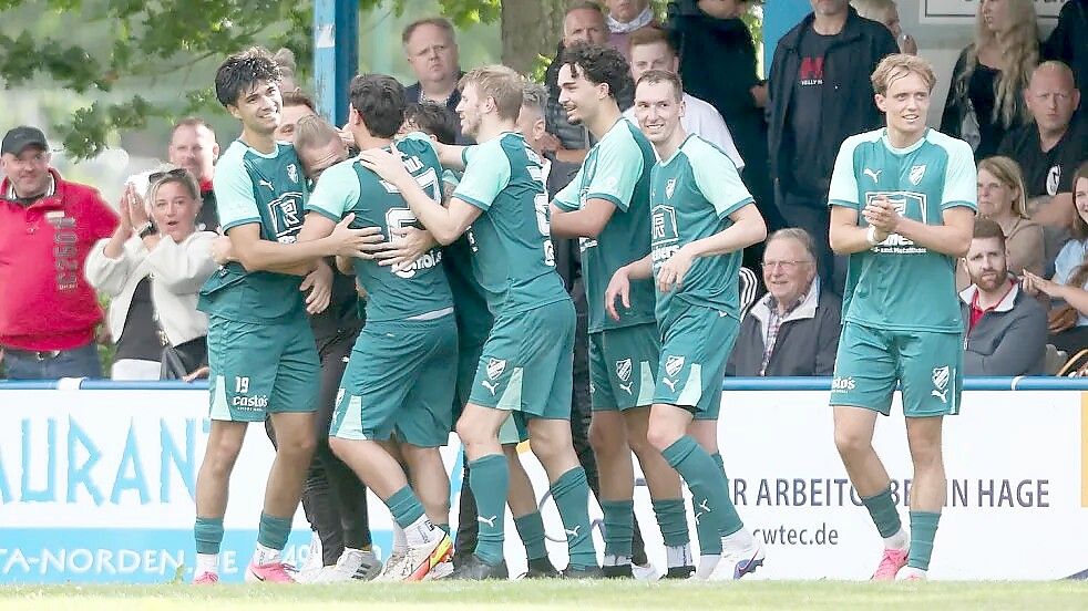 Vor anderthalb Wochen konnte GW Firrel im Ostfrieslandpokal gegen den SV Hage jubeln. Jetzt hat Hage die Chance zur Revanche. Foto: Jens Doden/Emden