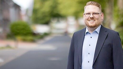 Malte Blümel ist einer von vier Kandidaten, die bei der Kommunalwahl in der Gemeinde Jemgum für das Amt des Bürgermeisters antreten. Foto: Akka Olthoff