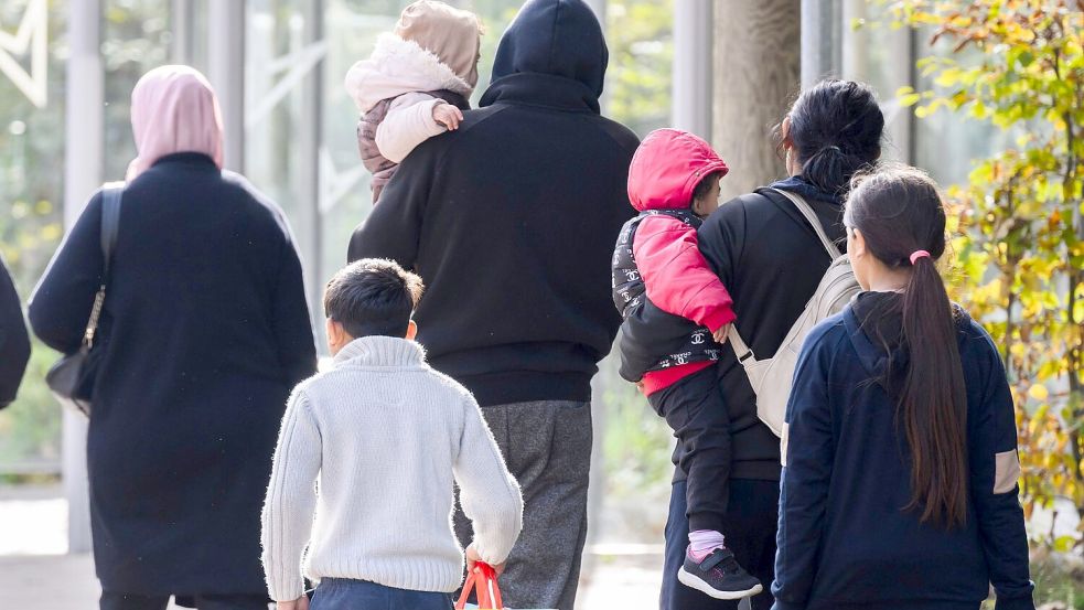 Laut Bundeszentrale für politische Bildung wurden im Jahr 2025 22.787 Menschen aus Deutschland abgeschoben. Symbolfoto: Julian Stratenschulte/dpa