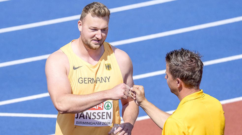 Trainer Jörg Schulte war bei der EM in Birmingham höchst zufrieden mit dem Auftritt des Hünen von der Nordsee. Foto: Imago