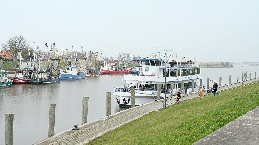Gehört zum Greetsieler Hafen dazu, doch jetzt wurde der Betrieb der „Graf Edzard“ eingestellt. Foto: Heinz Wagenaar/Archiv