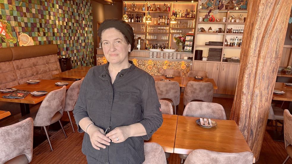 Inga Busse hat sich mit ihrem georgischen Restaurant in Emden einen Lebenstraum erfüllt. Foto: Hannah Weiden