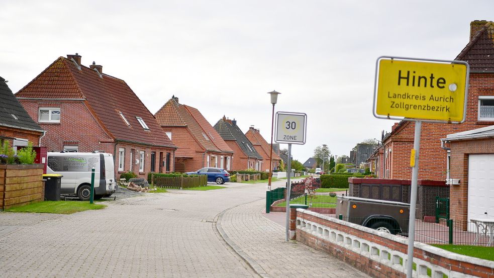 Die Gemeinde Hinte liegt vor den Toren Emdens. Sie gilt als „Schlafgemeinde“ der Seehafenstadt. Foto: Heinz Wagenaar/Archiv