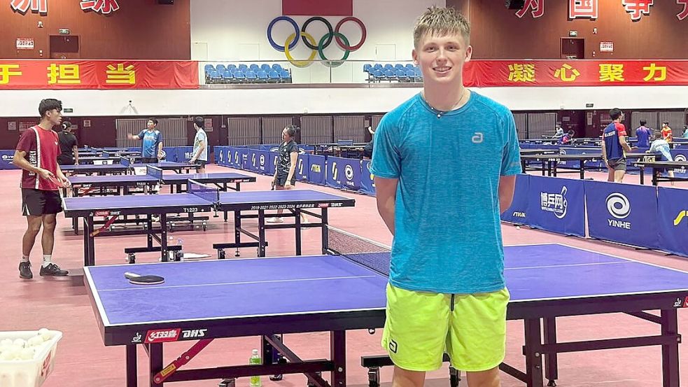 Bennet Robben lebt seine Leidenschaft Tischtennis mit Begeisterung auf seiner China-Reise aus.  Fotos: Privat