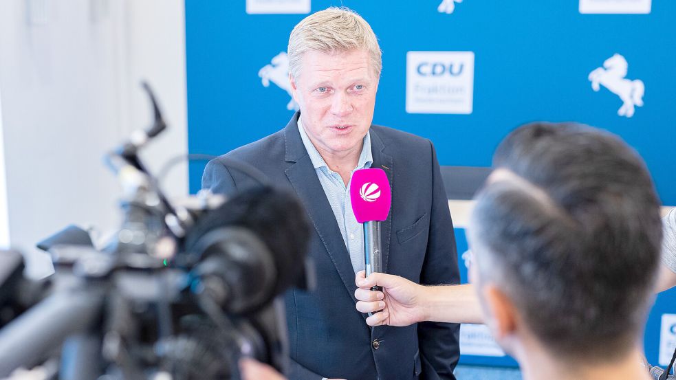 Im Gespräch mit den Medien: Ulf Thiele, stellvertretender Fraktionsvorsitzender der CDU im niedersächsischen Landtag und Bezirksvorsitzender der CDU Ostfriesland. Foto: Michael Matthey/dpa/Archiv