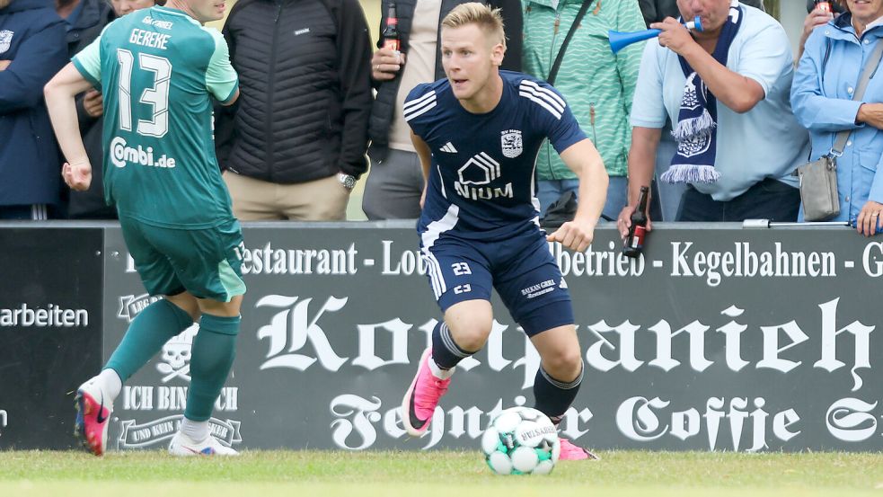 Keno Hinrichs sorgt nach einem Jahr Pause nun wieder für Furore in Hages erster Herren. Foto: Jens Doden, Emden