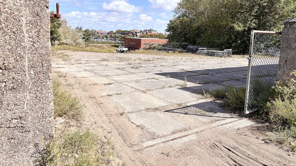 Das Gelände hinterm Hotel Miramar sehen viele als Schandfleck. Foto: Florian Ferber