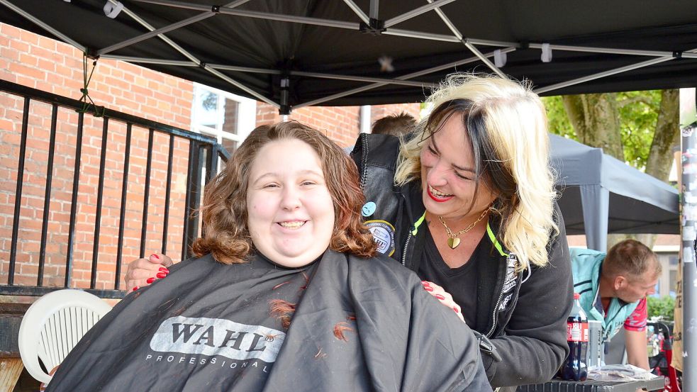 Die Barber Angels haben wieder in Leer Haare geschnitten. Foto: Hannah Lehmann