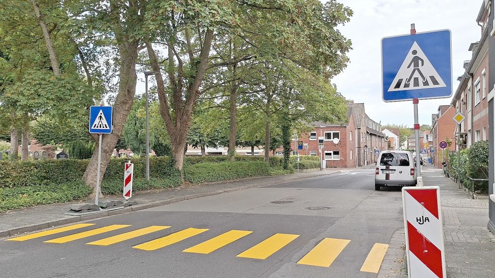 Plötzlich ist er da: einer von zwei neuen Zebrastreifen in der Nordertorstraße. Fotos: Mona Hanssen