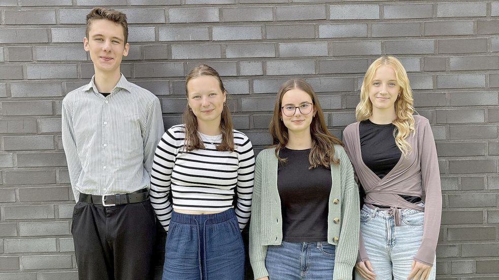 Niklas Eilers, Melina Cornelius, Julia Dietrich und Deike Miege (von links) setzen sich mit ihrem Social-Media-Projekt für mehr Interesse an der Kommunalwahl ein. Foto: Donia Rezkalla