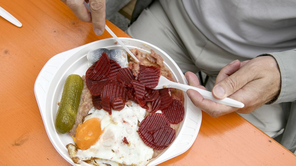 In Wilhelmshaven wird an diesem Sonnabend Labskaus aufgetischt. Foto: Karsten Klama/DPA/Archiv