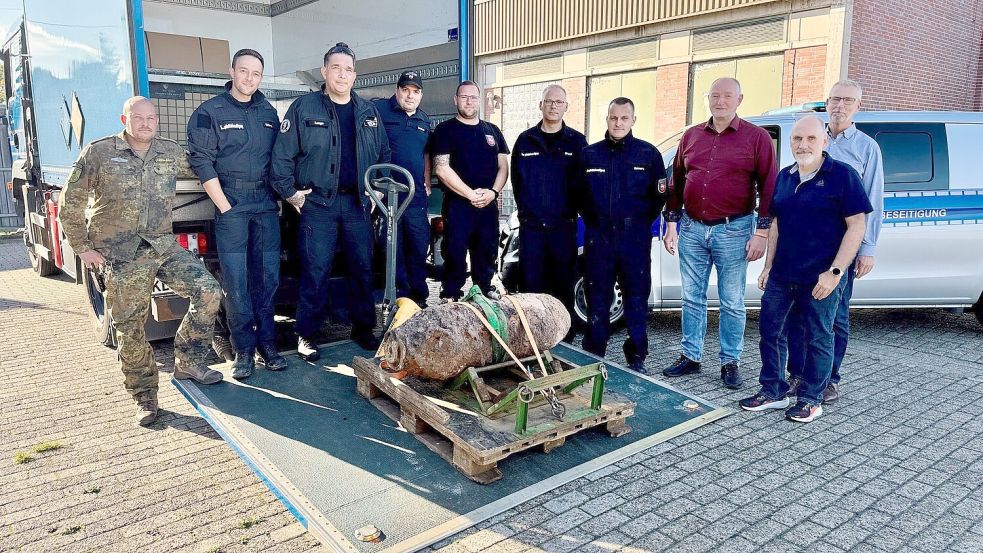 Die entschärfte Weltkriegsbombe auf dem Gelände des Wilhelmshavener Marinearsenals. Foto: Stadt Wilhelmshaven