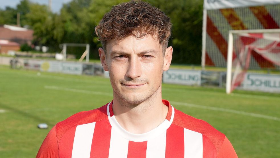 Daniel Hoppen spielte am Mittwoch mit Großefehn gegen seine langjährigen Mitspieler. Foto: Heiner Steenhoff
