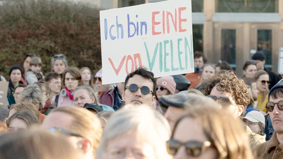 Wenn Frauen ihre Meinung sagen oder Missstände anprangern, trifft sie immer wieder ein regelrechter Shitstorm – Morddrohungen inklusive. Foto: IMAGO / Bernd Elmenthaler