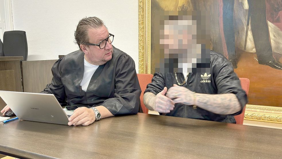 Der Angeklagte wird von Rechtsanwalt Matthias Gelhaus verteidigt. Foto: Daniel Noglik
