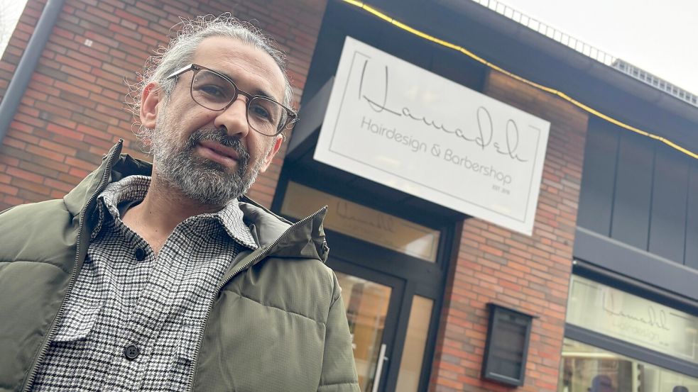 Hasan Hamadeh berichtet, wie er mit einem Messer bedroht wurde. Foto: Lars Löschen/Archiv