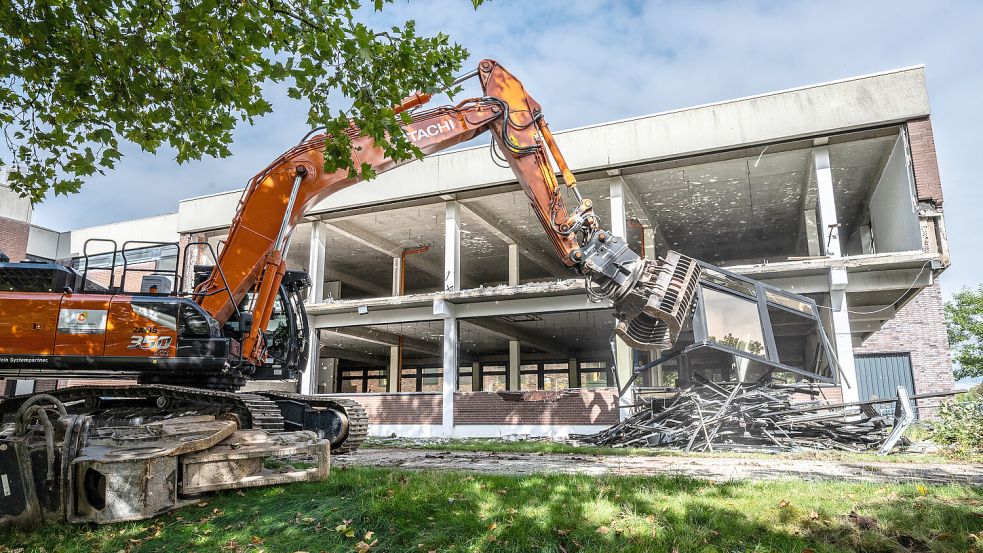 Zunächst sind die Fenster dran. Foto: Klaus Ortgies