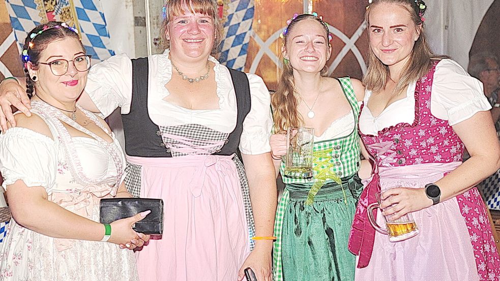 Fürs Oktoberfest hatten sich die Damen ordentlich in Schale geworfen. Foto: Bodo Wolters
