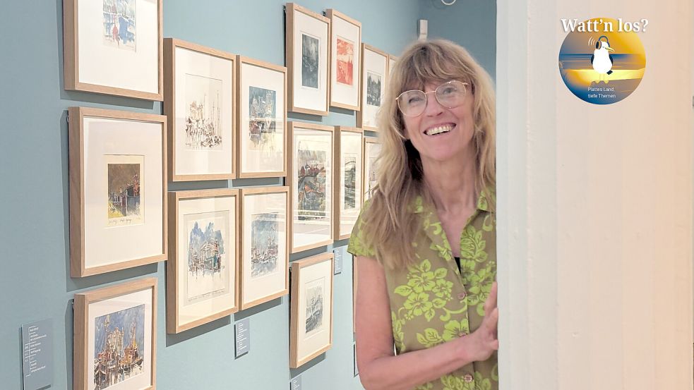 Ilka Erdwiens zeigt uns die Austellung in der Kunsthalle Emden. Foto: Eva van Loh