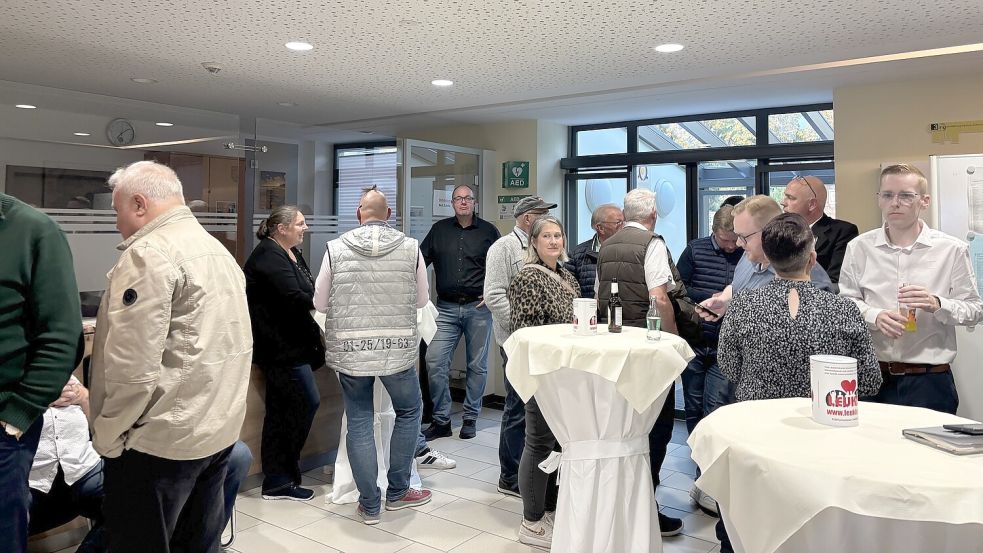 Im Hinteraner Rathaus verfolgten Parteien und Kandidaten am Wahlabend die Ergebnisse der Kommunalwahl. Foto: Lotta Groenendaal
