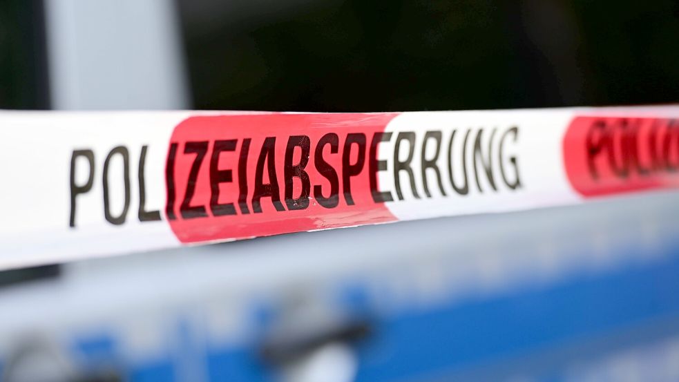Einsatzkräfte haben in den Bremer Wallanlagen die Leiche eines 40-jährigen Mannes geborgen. Foto: imago images / Matthias Wehnert
