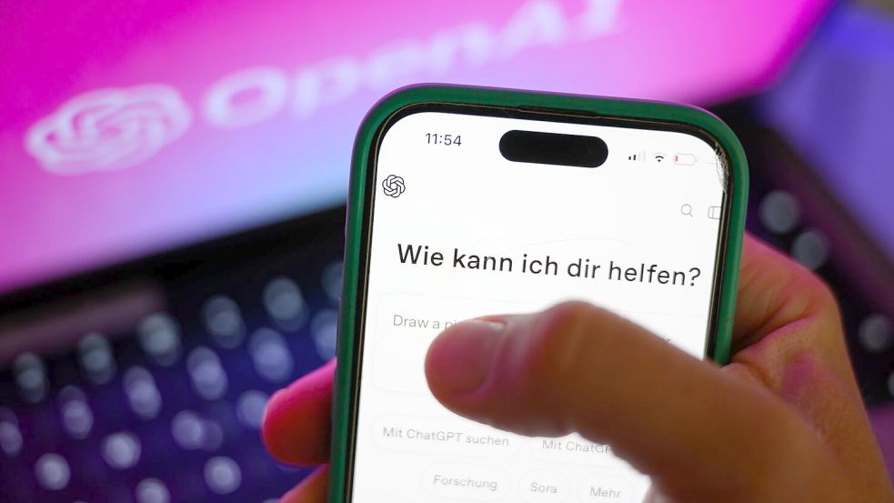 Für manche ist KI eine Möglichkeit, Gedanken zu sortieren. Für Fachleute birgt ihre Nutzung bei psychischen Problemen jedoch auch Risiken. Foto: Hendrik Schmidt/dpa