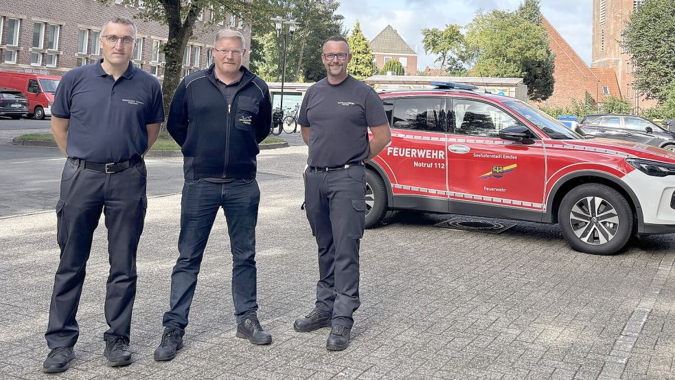 Sie hoffen auf viele Freiwillige bei der Schadstoff-Großübung in Emden: Harald Janssen (von links), Marcus Fahlke und Arndt Dirks. Foto: Mona Hanssen