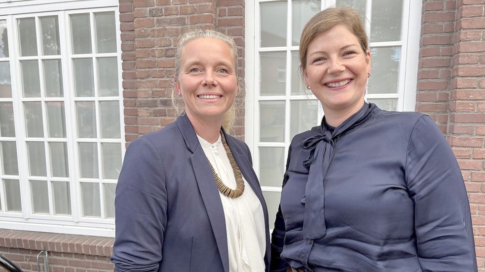 Führen die Deutsche Bank in Leer im Jobsharing: Tina Kuhlemann (links) und Annika Oltmanns. Foto: Martin Teschke