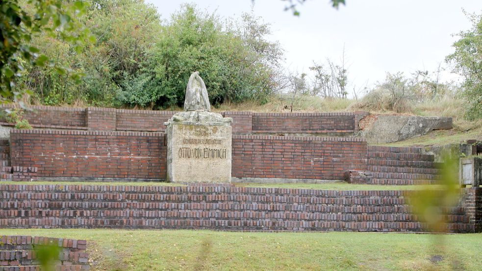 Das Denkmal für Infanterie-General von Emmich steht am Ende einer terrassenförmigen Grünanlage. Foto: Florian Ferber