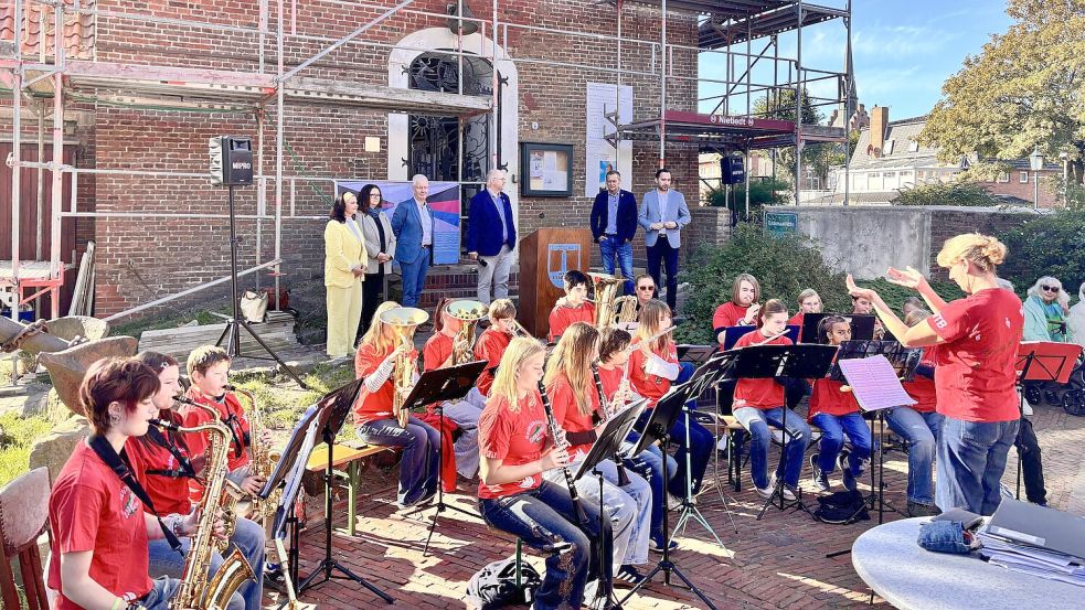 Vom Schulorchester der Inselschule gab es ein paar Ständchen zum 450. Geburtstag. Foto: Florian Ferber