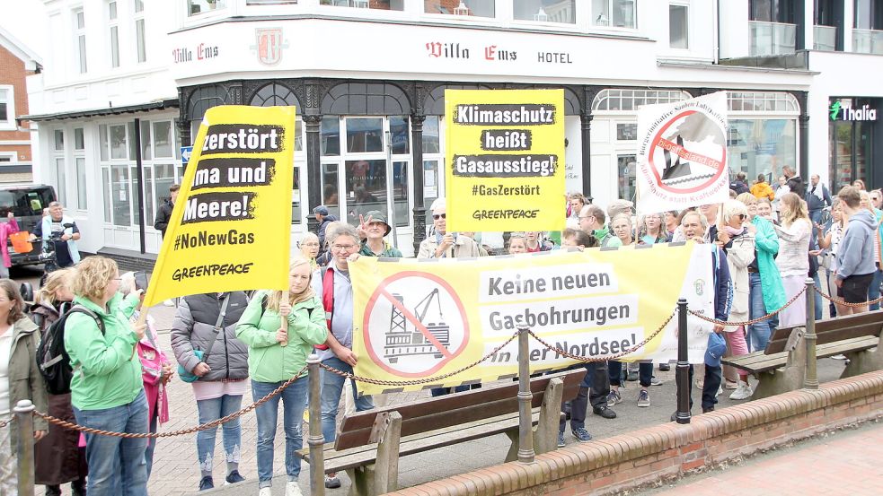 Bei vielen Protesten auf Borkum gegen die Erdgasbohrungen war auch die Bürgerinitiative Saubere Luft Ostfriesland vertreten. Foto: Florian Ferber/Archiv