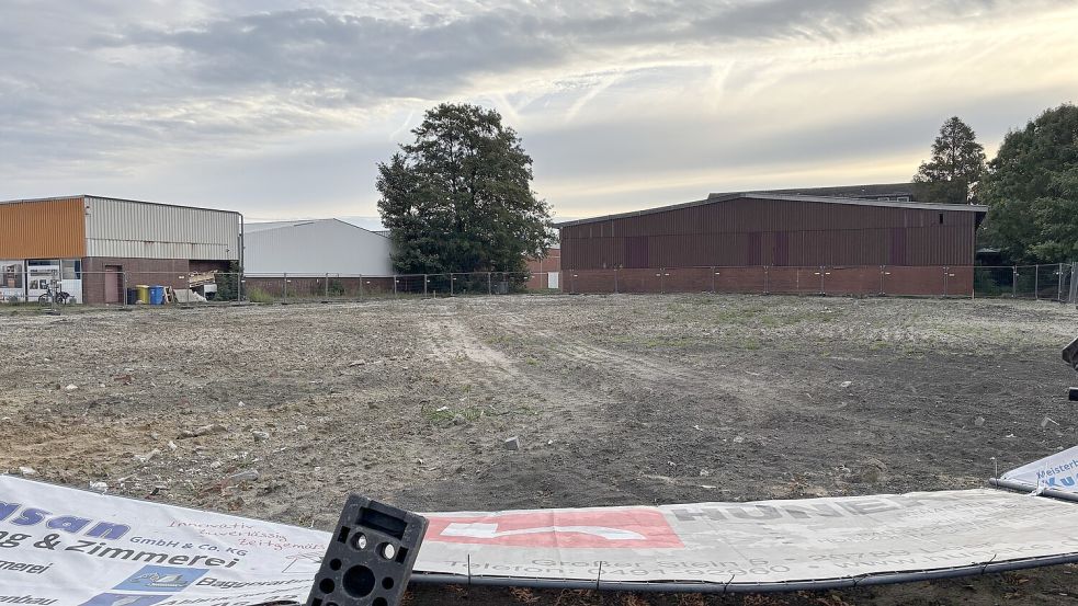 Die Werkstatt von First Stop ist abgerissen. Auf dem Grundstück wächst langsam Gras statt einer neuen Burger-King-Filiale. Foto: Stephanie Schuurman
