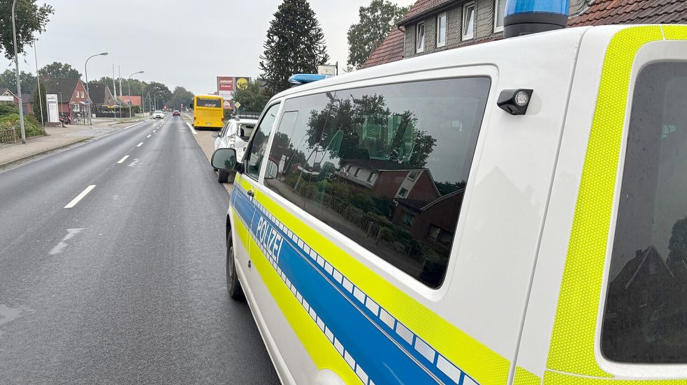 Die Polizei wurde zu einem Unfall auf der Papenburger Straße gerufen. Foto: Carsten Ammermann