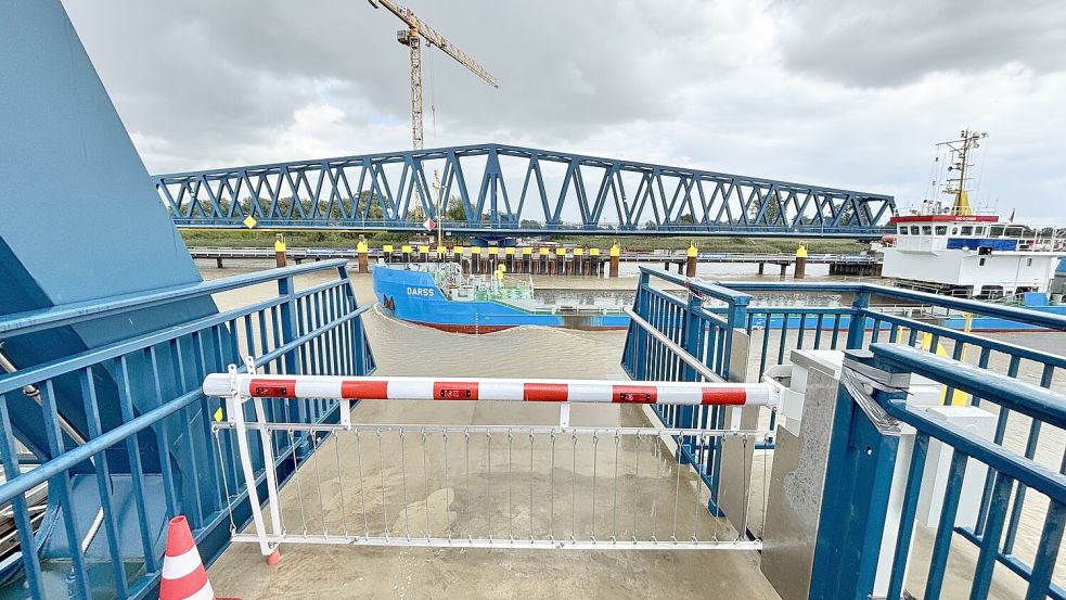 Die neue Friesenbrücke ist eine Hub-Drehbrücke. Foto: Klaus Ortgies/Archiv