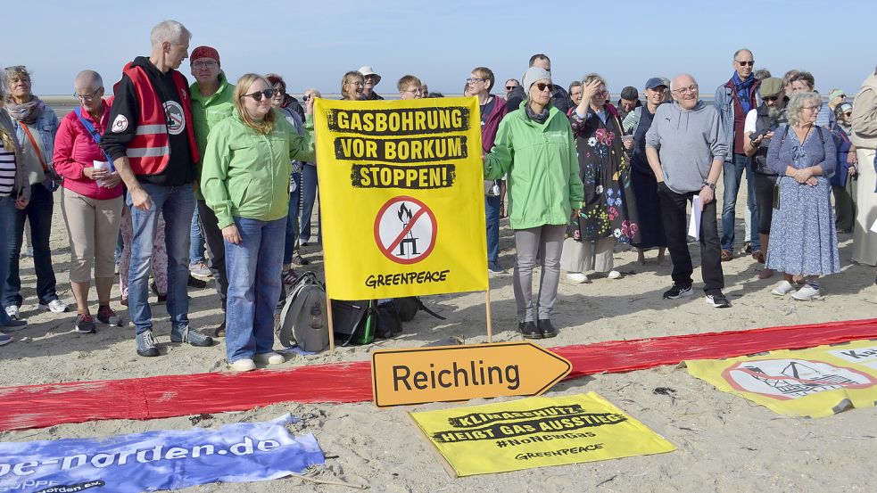 Am Borkumer Strand wurde die bundesweite Aktion „Es brennt“ unterstützt. Foto: Meta Janssen-Kucz