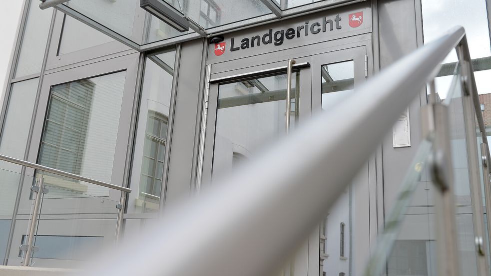 Vor dem Landgericht Aurich geht es um einen mutmaßlichen Betrug mit dramatischen Folgen. Foto: Klaus Ortgies/Archiv